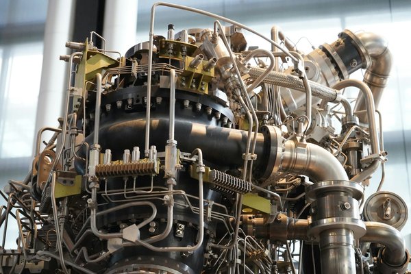 What Are the Optimal Investment Strategies for UK Venture Capitalists in the Tech Industry?