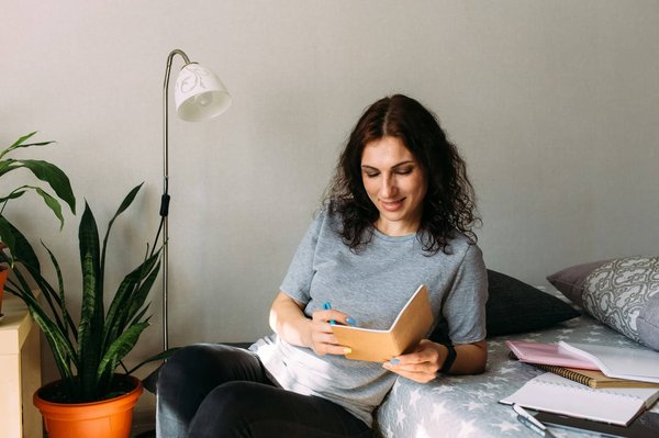 How to Develop an Effective Employee Retraining Program in the UK Automotive Industry?